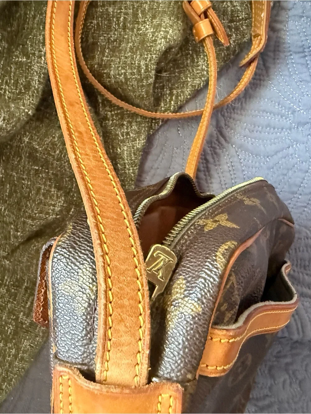 Louis Vuitton now strap fille
